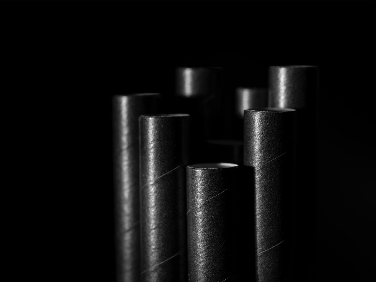 products_drinks_straws_03 stack of black compostable straws