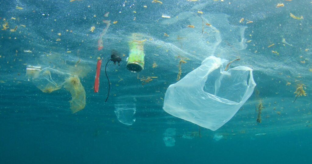 plastic pollution floating in ocean, is canada overturning the plastic ban?