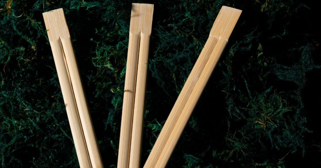 three chopsticks on green moss, takeout packaging strategy